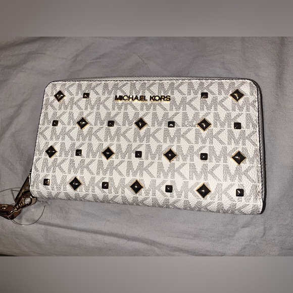 Michael Kors Wallet - Picture 1 of 2